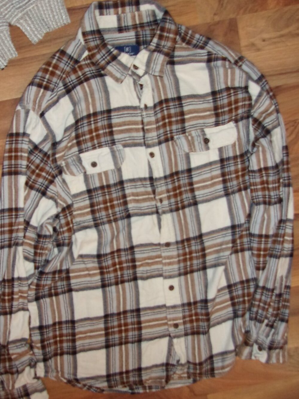 mens size large  plaid white tan mens flannel shirt outdoor wear gorpcore
